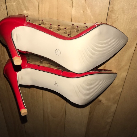 Red classic shoes - Picture 2 of 3